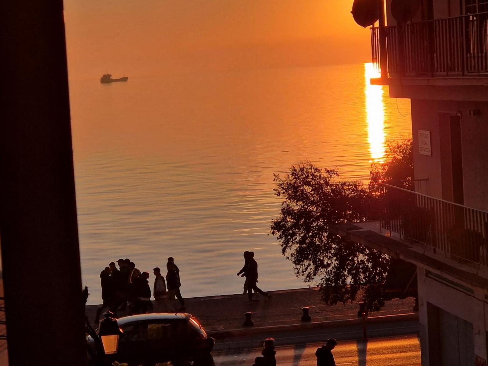 Master1 Seaside Lux Apartment Tesalonika Bagian luar foto